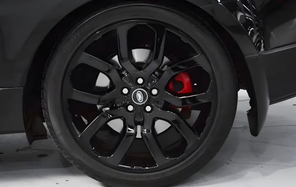 22” OEM Range Rover Vogue 2025 Wheels with Pirelli Tyres
