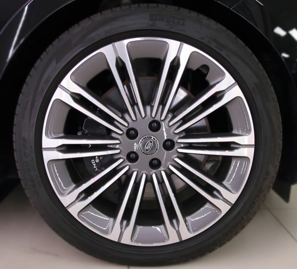 5x 23” OEM Range Rover Wheels with Brand New Pirelli Tyres