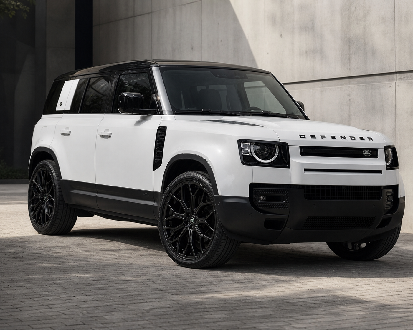 White Range Rover Sport with 22" Black forged rims and tyres